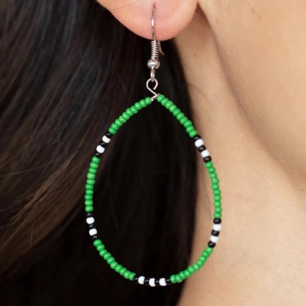 🆓w/ Bundle:🆕NIP:Paparazzi earrings: Keep Up The Good BEADWORK - green